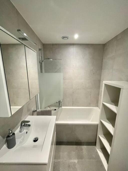 Brand New 3 Bedrooms With Terrace And Parking - 142-92 * Luxembourg